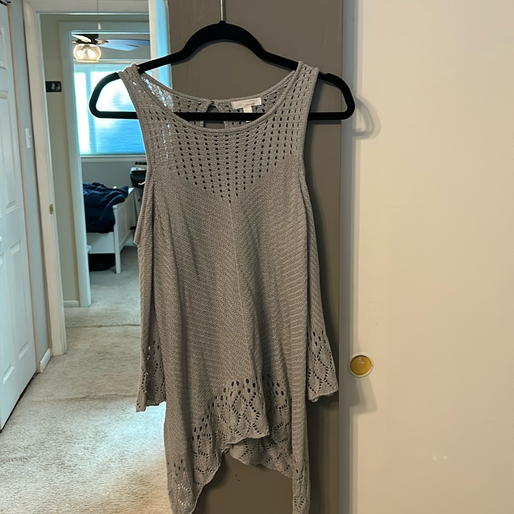 Excellent condition. Bell sleeve. Cold shoulder. Knit top